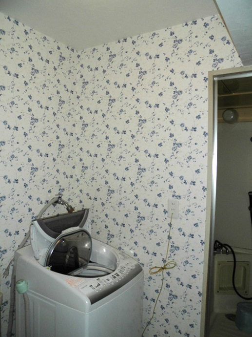 全体の壁紙張替え事例　洗面所