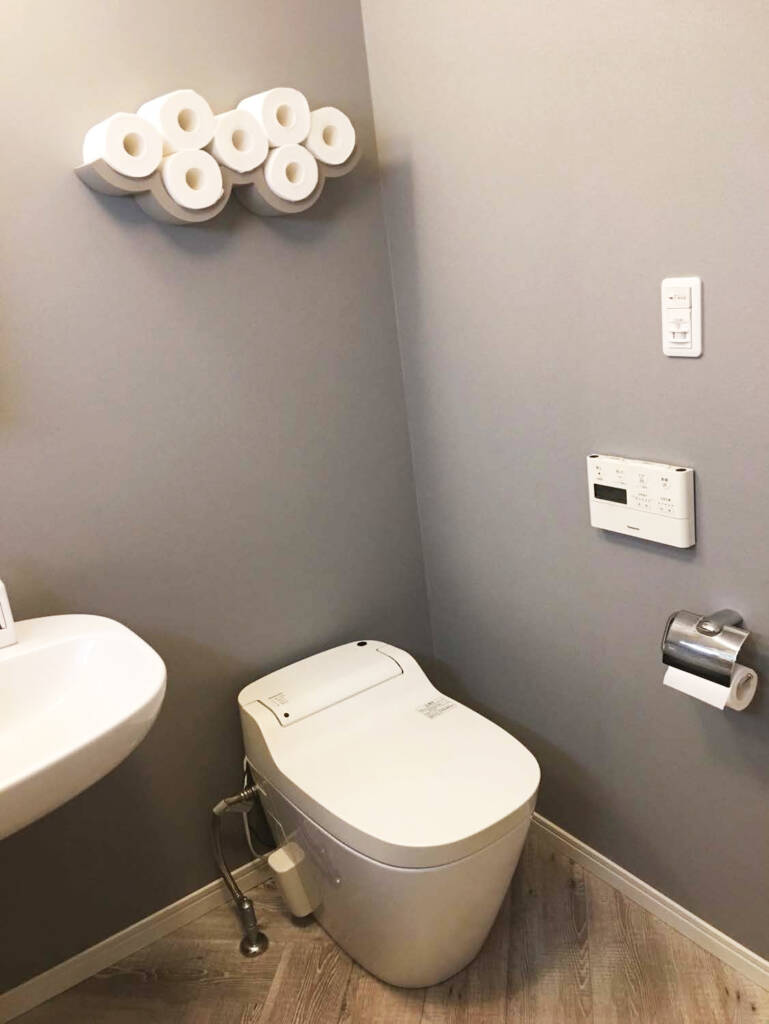 トイレの壁紙張替え