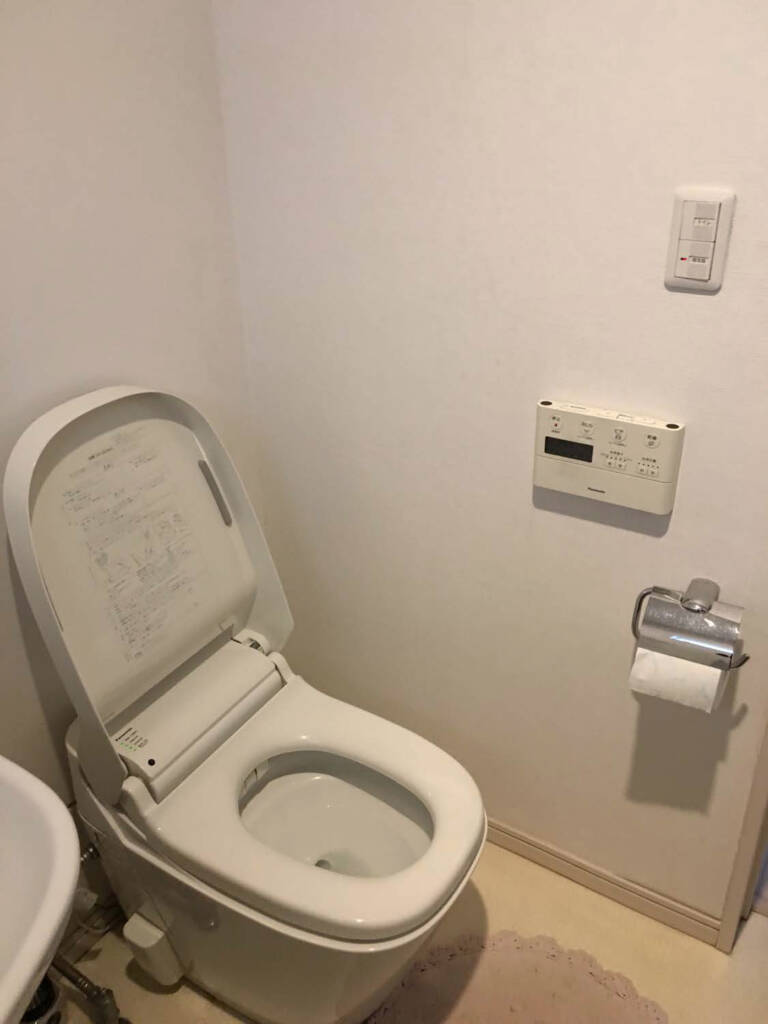 トイレの壁紙張替え
