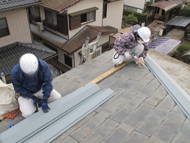 屋根をカバー工法でリフォームする利点 費用 素材の種類を解説 失敗しないリフォーム会社選びは リフォームガイド
